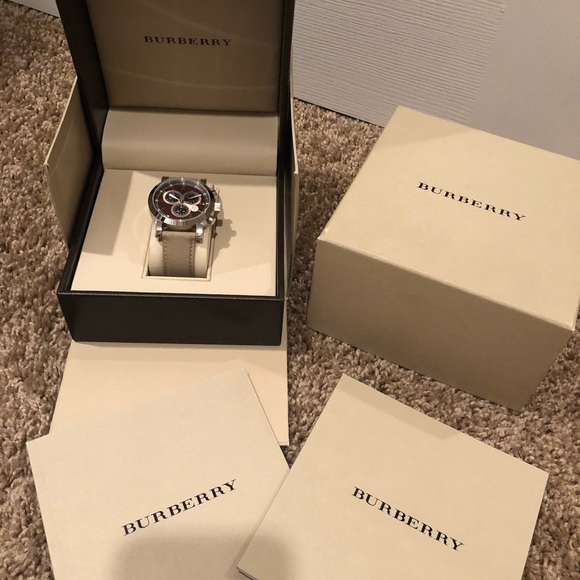 Burberry Watch brand new in box never worn - Picture 1 of 4
